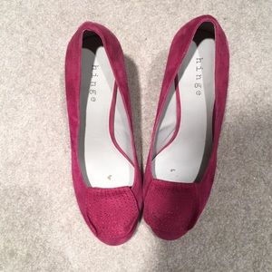 Hinge women’s suede stacked heel shoes. Size 8M